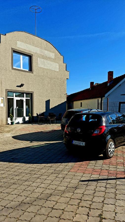 Apartman Mladenovic Apartamento Zaječar Exterior foto
