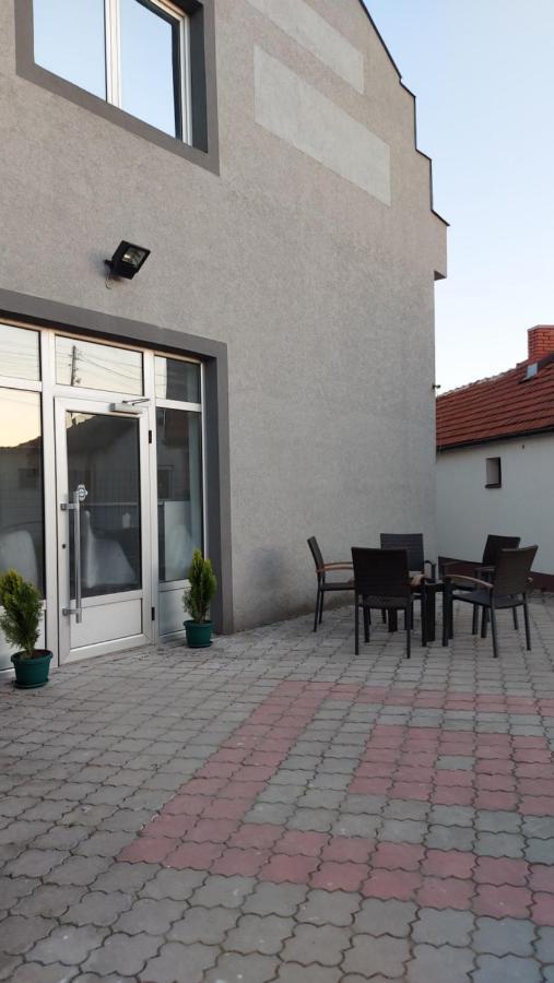 Apartman Mladenovic Apartamento Zaječar Exterior foto