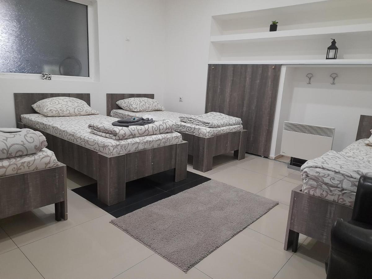 Apartman Mladenovic Apartamento Zaječar Exterior foto